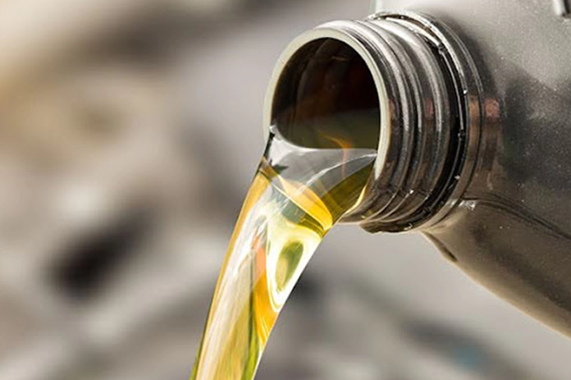 oil-changes in El Paso: The Different Types of Motor Oil and Their Benefits for Local Drivers