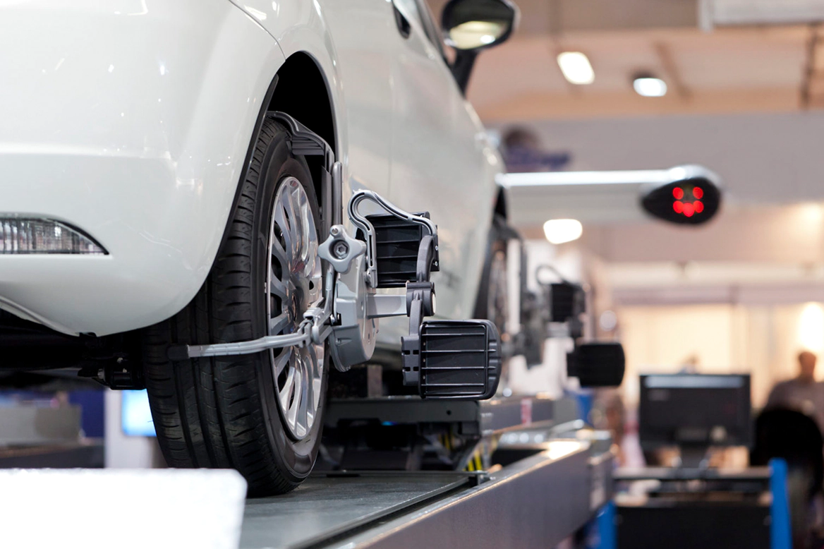 Signs Your Vehicle Needs a Wheel Alignment