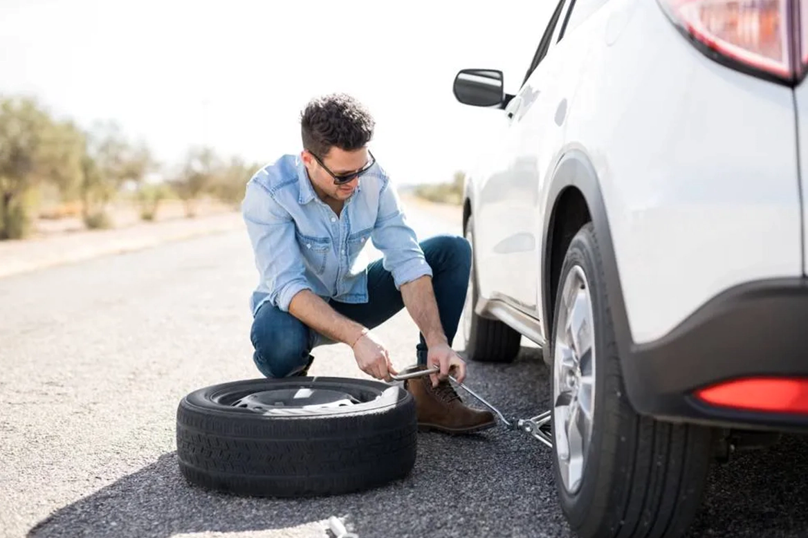 How to Change a Flat Tire: A Step by Step Guide